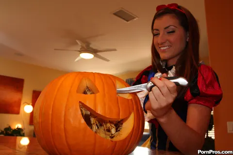 Alyson Westley: Brunette Shows Her Big Tits and Spreads Her Pussy with a Pumpkin – photo 4 of 17