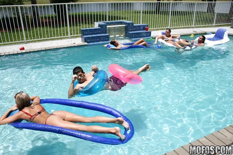 Bridgete: Brunette Flaunts Her Big Tits in a Bikini by the Pool – photo 13 of 16