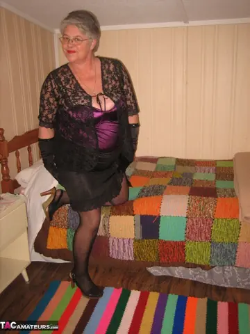 Mature PAWG in a Skirt and Glasses Strips in the Bedroom