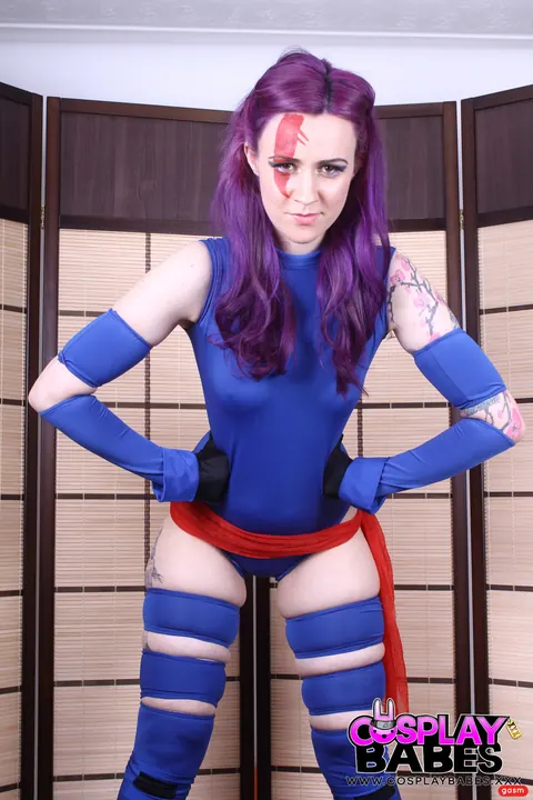 Thick Cosplay Model Spreads Her Ass in a Costume – photo 14 of 15