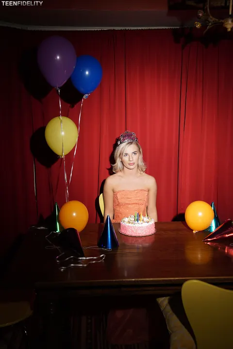 Blonde Lifts Her Birthday Dress and Flashes – photo 15 of 21