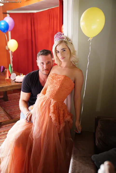 Blonde Lifts Her Birthday Dress and Flashes – photo 6 of 21