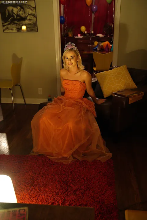 Blonde Lifts Her Birthday Dress and Flashes – photo 20 of 21