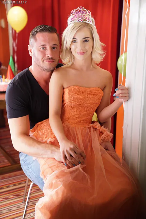 Blonde Lifts Her Birthday Dress and Flashes – photo 5 of 21