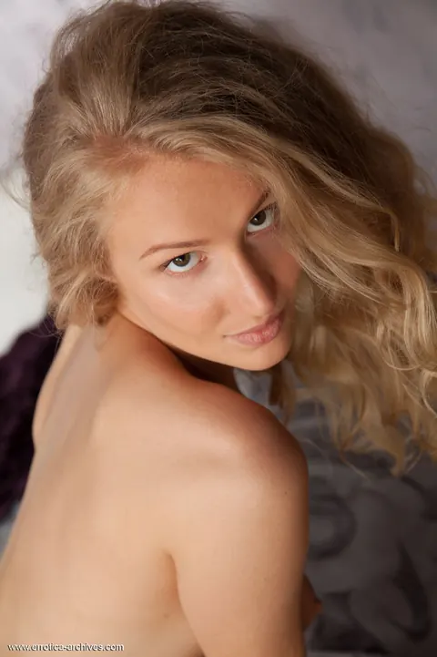 Naomi Kiss: European Blonde Spreads Her Shaved Pussy for a Casting – photo 9 of 16