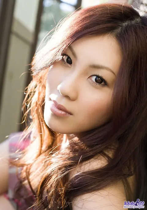 Shinohara Ryou: Tall Japanese Brunette Strips Nude in the Garden – photo 11 of 16