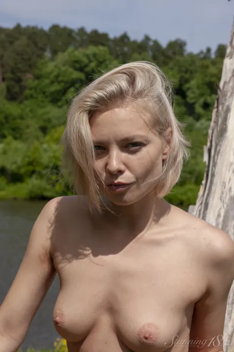 Blonde PAWG Strips Nude by a Dead Tree in the Forest – photo 14 of 16