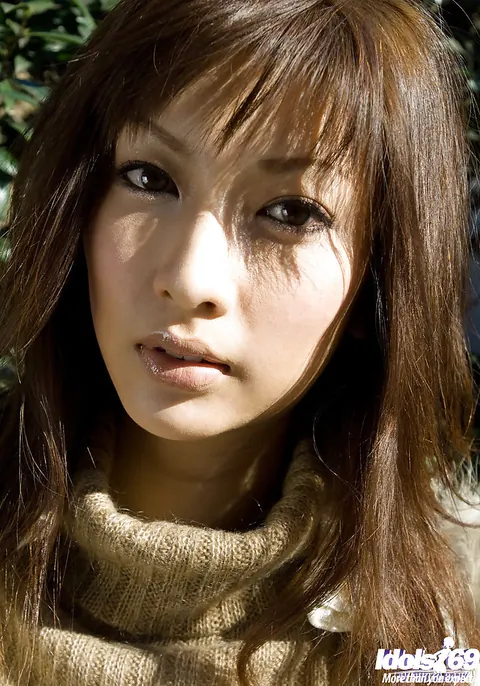 Japanese Woman Strips Naked and Spreads Her Pussy – photo 2 of 15
