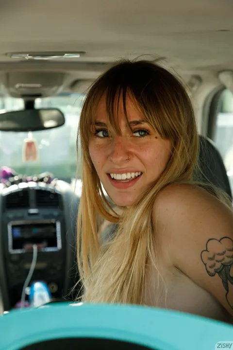 Blonde with Big Natural Tits Flashes and Spreads in Public – photo 10 of 12