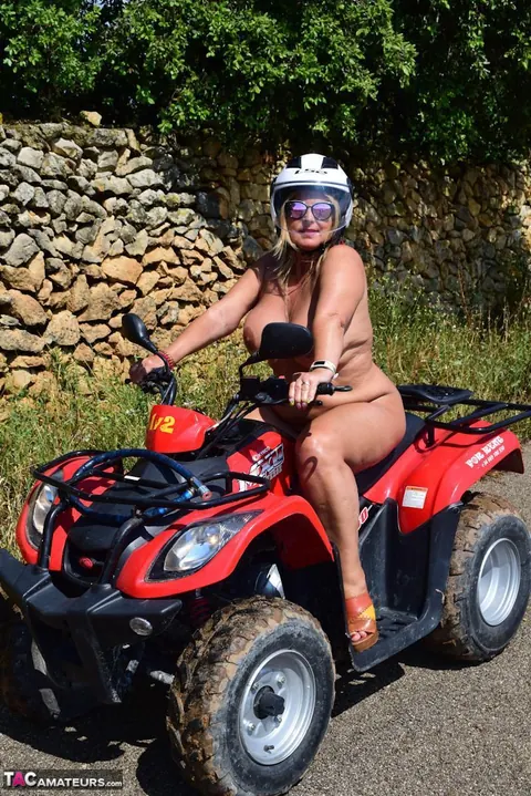 Nudechrissy: Mature European BBW Poses Nude in Heels and Glasses – photo 13 of 20