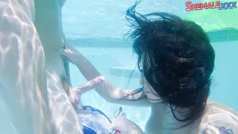 Trans Woman Kisses Her Partner Before Bareback Sex Outdoors – photo 5 of 16