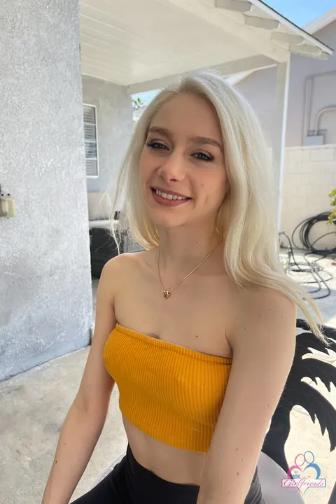 Scarlett Hampton: Blonde with Pierced Tits Spreads Outdoors – photo 1 of 21