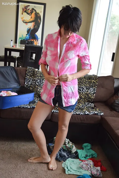 Brunette Strips Out of Her Yoga Pants and Shorts to Spread – photo 21 of 21