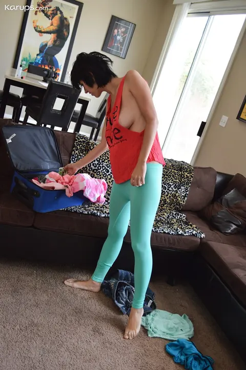 Brunette Strips Out of Her Yoga Pants and Shorts to Spread – photo 9 of 21