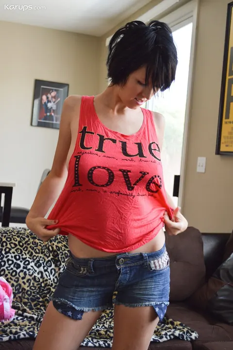 Brunette Strips Out of Her Yoga Pants and Shorts to Spread – photo 6 of 21
