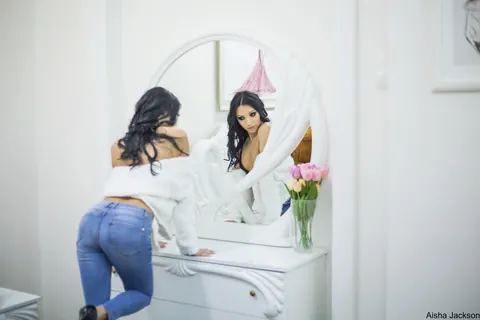 Aisha Jackson: Curly Brunette Latina Poses in Jeans – photo 8 of 15