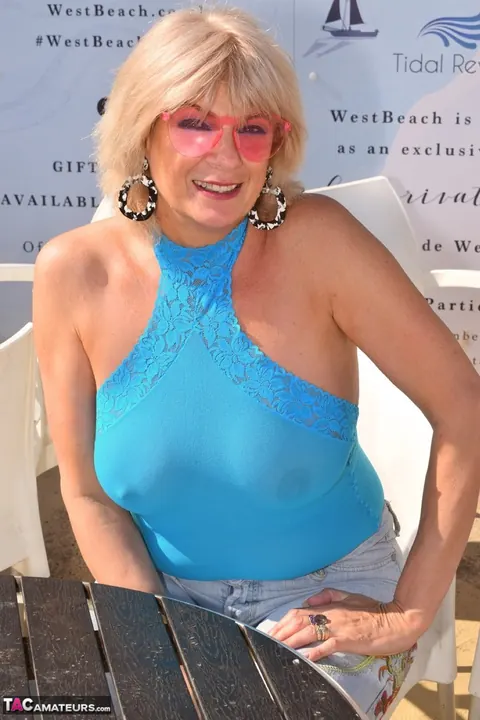 Blonde MILF Strips Out of Her Jeans on the Beach with Ice Cream – photo 10 of 16