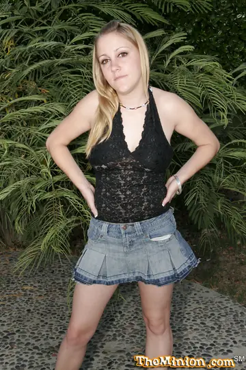 Tiffany Wright – Blonde Latina in Heels Gives a Blowjob and Titjob Outdoors