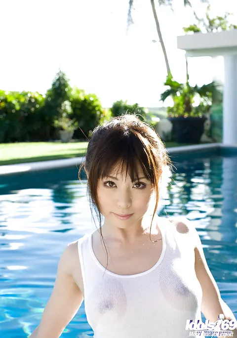 Aya Hirai: Japanese Babe with Big Natural Tits Strips by the Pool – photo 6 of 15