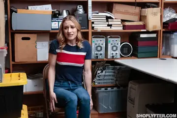 Kasey Miller – Blonde Strips Out of Her Jeans and Takes Anal Doggy Style