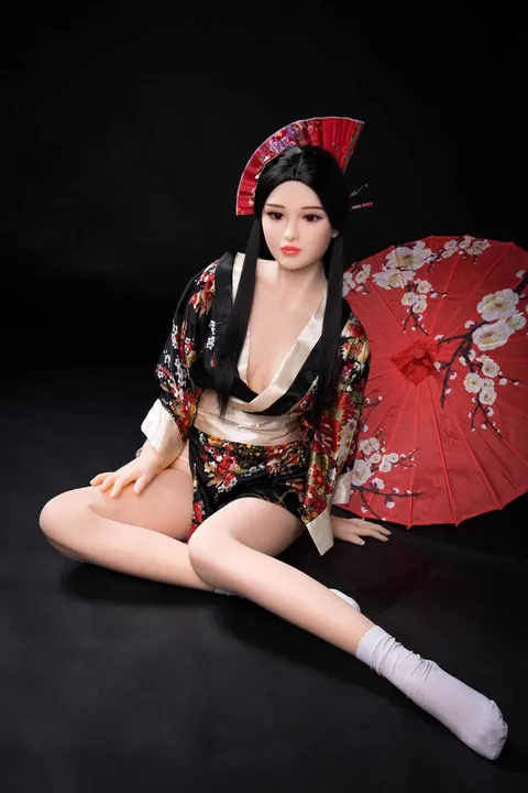 Japanese Woman Undresses and Spreads Her Muff – photo 16 of 19