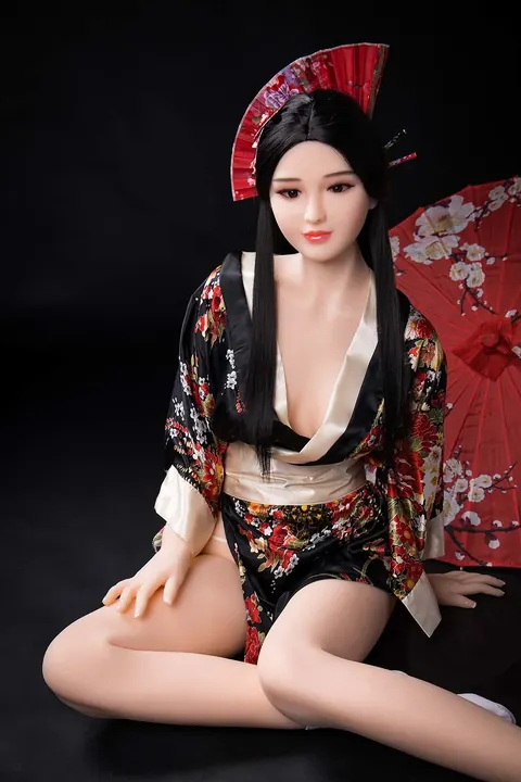 Japanese Woman Undresses and Spreads Her Muff – photo 6 of 19