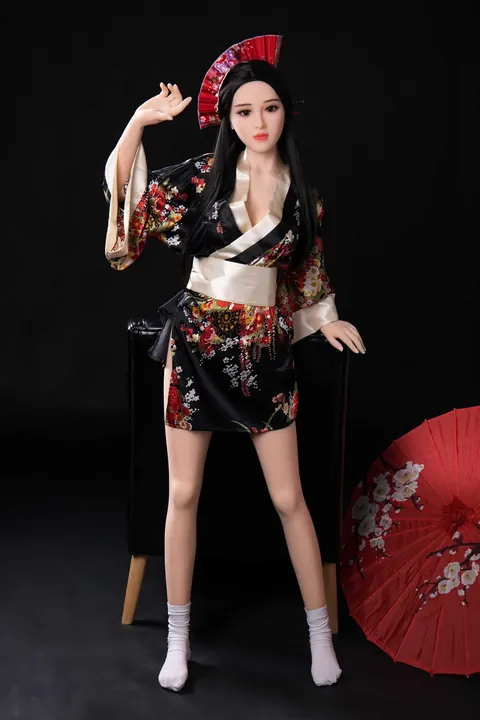 Japanese Woman Undresses and Spreads Her Muff – photo 19 of 19