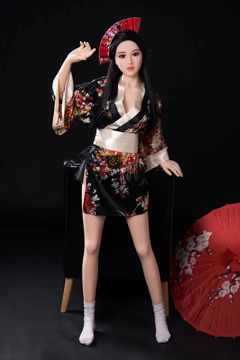 Japanese Woman Undresses and Spreads Her Muff – photo 3 of 19