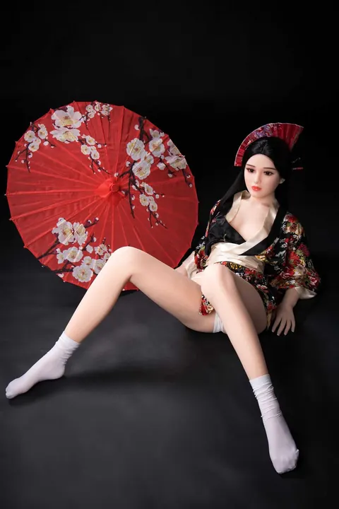 Japanese Woman Undresses and Spreads Her Muff – photo 14 of 19