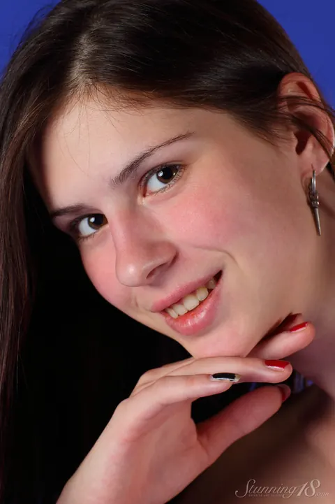Tanata Trash: Slim Brunette Shows Off Flexibility Spreading Wide – photo 16 of 16