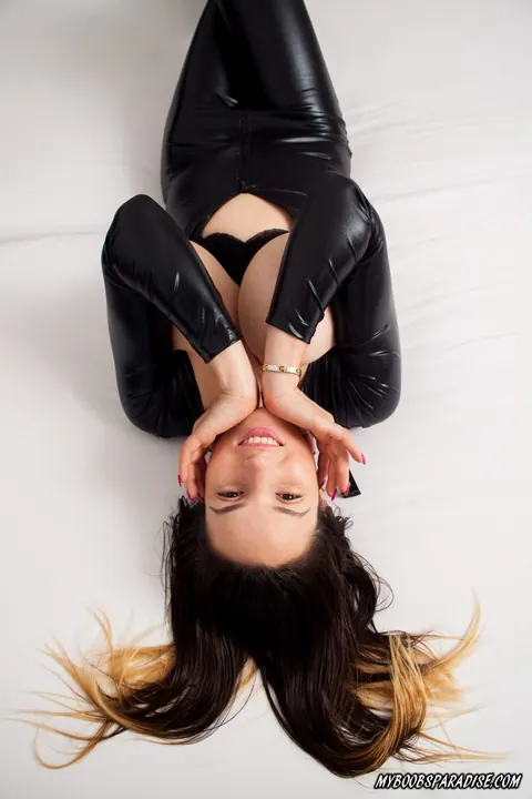 Amanda Talia: Brunette Unzips Latex to Free Big Tits in Heels – photo 10 of 16