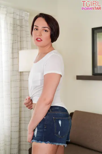 Trans Woman Pulls Her Top Down and Strips Nude