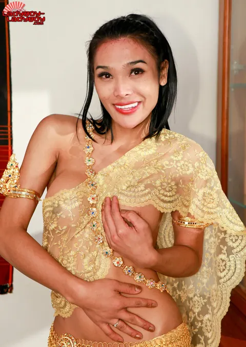 Asian Trans Woman Poses Nude and Arches Back to Show Her Body – photo 3 of 16
