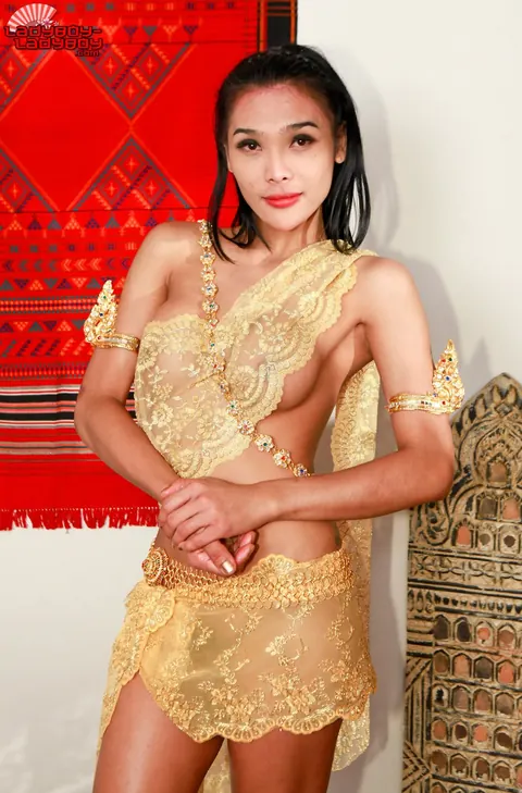 Asian Trans Woman Poses Nude and Arches Back to Show Her Body – photo 2 of 16