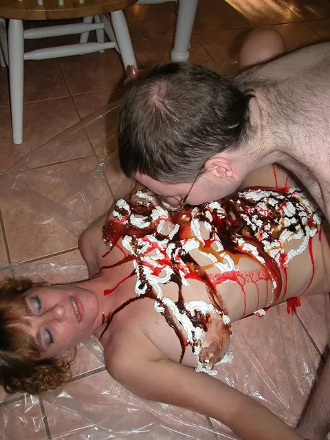 Ivy Rose: Curvy MILF Masturbates with a Banana in the Kitchen – photo 12 of 20