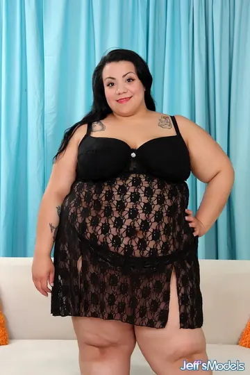 Brunette BBW Gets Fucked Doggy Style and Takes a Facial