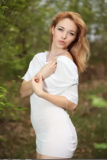 Busty Brunette MILF Hikes Skirt to Flaunt Her Big Ass