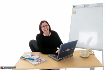 Juiceyjaney – Curvy British MILF Strips Out of Her Skirt and Ripped Pantyhose in the Office