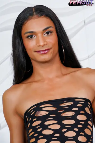 Slim Trans Woman Bares Her Body and Cock