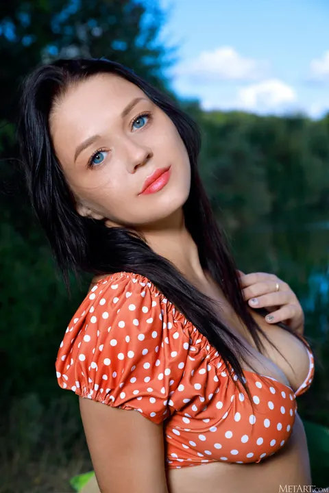 Gloria Davis: Russian Brunette Undresses and Poses Nude by the Lake – photo 4 of 21