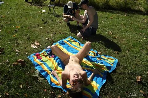 Hannah Hays: Blonde in a Bikini Masturbates with a Dildo Outside – photo 11 of 15