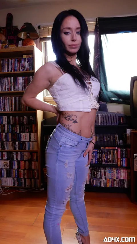 Kate Brixxton: Brunette in Jeans Gives a Blowjob Before Anal Sex – photo 2 of 20