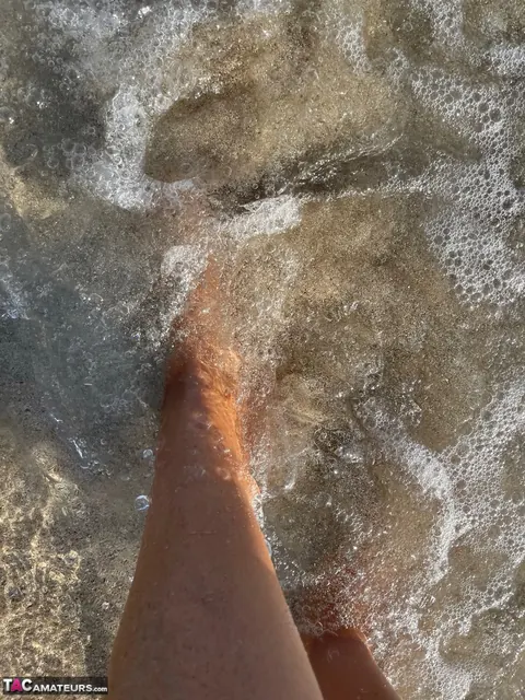 Sweet Susi: European Blonde MILF Shows Her Feet on the Beach – photo 5 of 16