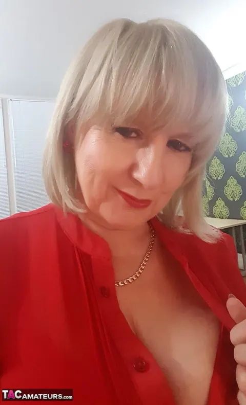 Lorna Blu: British Blonde MILF Uses a Toy After Santa Gives Her One – photo 3 of 17