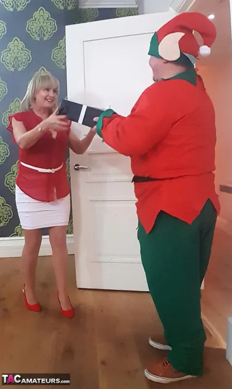 Lorna Blu: British Blonde MILF Uses a Toy After Santa Gives Her One – photo 2 of 17