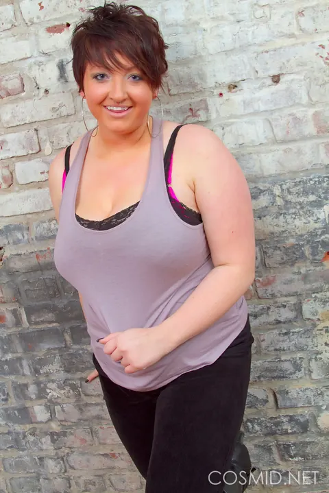 Short-Haired BBW Shows Off Her Big Tits – photo 9 of 16
