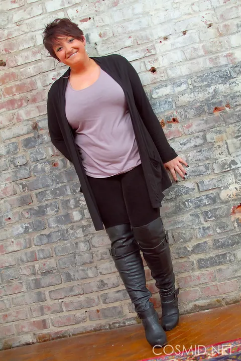 Short-Haired BBW Shows Off Her Big Tits – photo 5 of 16