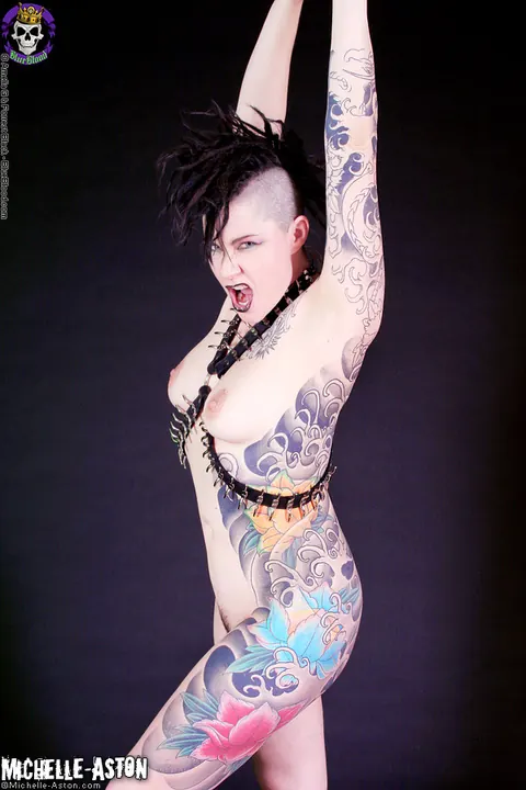 Michelle Aston: Tall Tattooed MILF Masturbates in a Leather Harness – photo 4 of 15