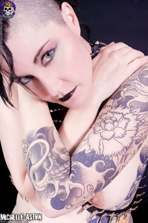 Michelle Aston: Tall Tattooed MILF Masturbates in a Leather Harness – photo 11 of 15