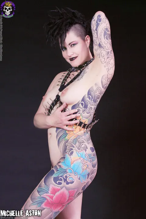 Michelle Aston: Tall Tattooed MILF Masturbates in a Leather Harness – photo 2 of 15